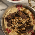 Hummus met vlees& Pijnboompitten
